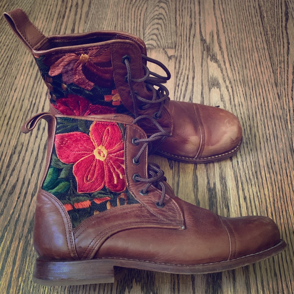 Handmade Teysha embroidered boots sz7.5